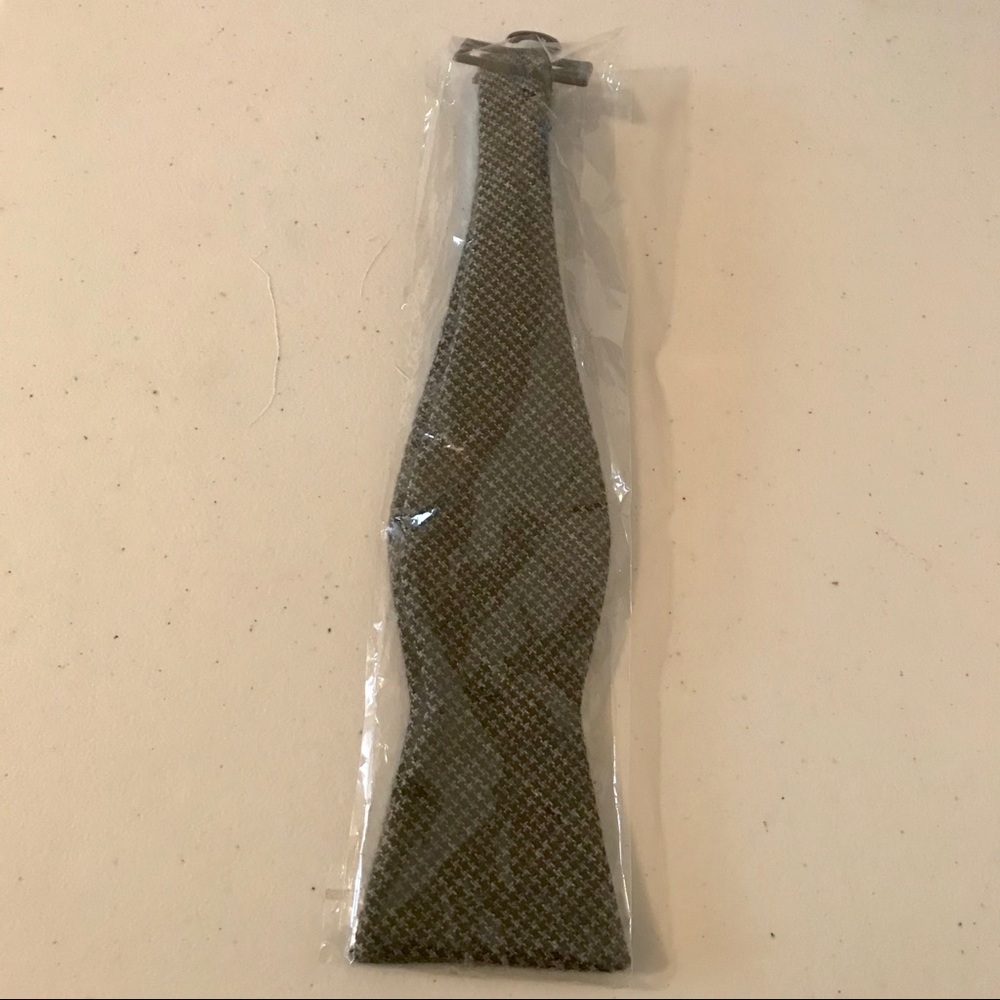 DIBI Gray Pattern Bow Tie (NWOT)